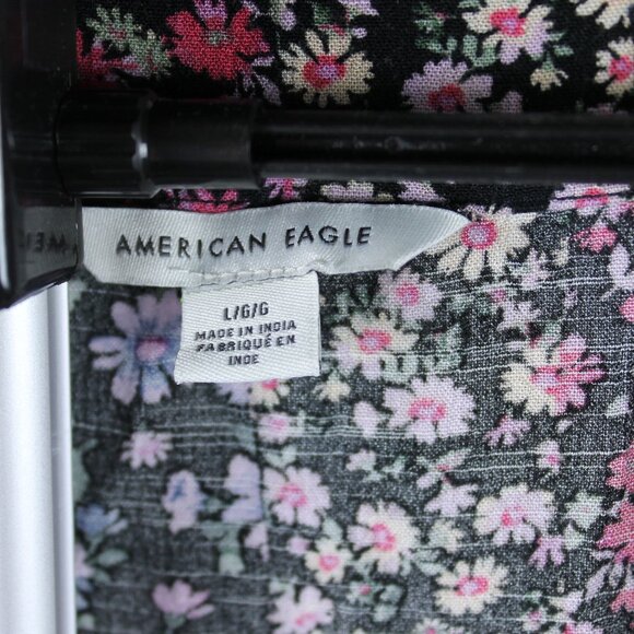 American Eagle, Women's L. V-Neck Blouse.  Black Background  with flowers - Picture 3 of 6